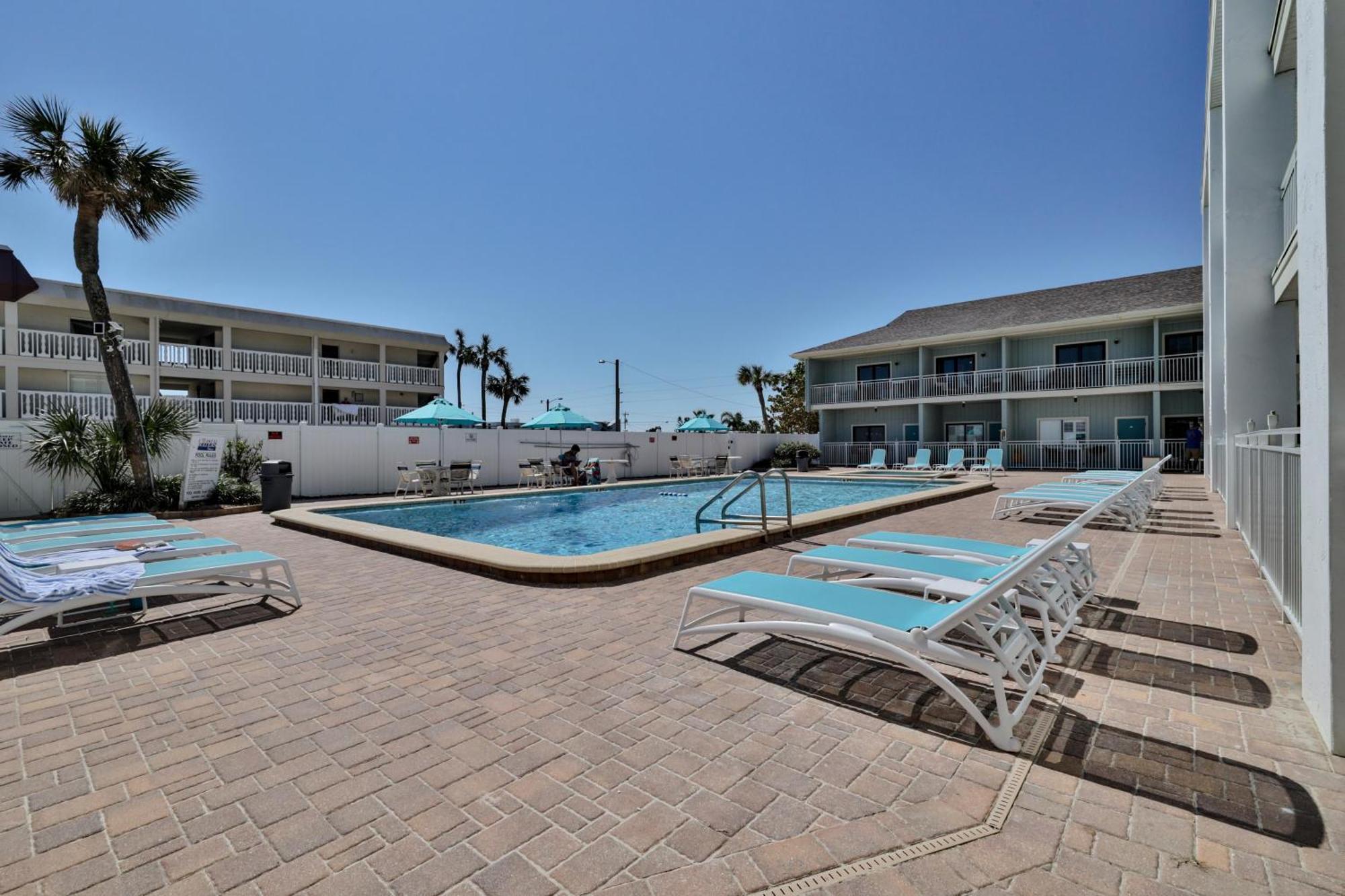 Coastal Waters 107 - A Studio Poolside Retreat Нью-Смирна-Бич Экстерьер фото
