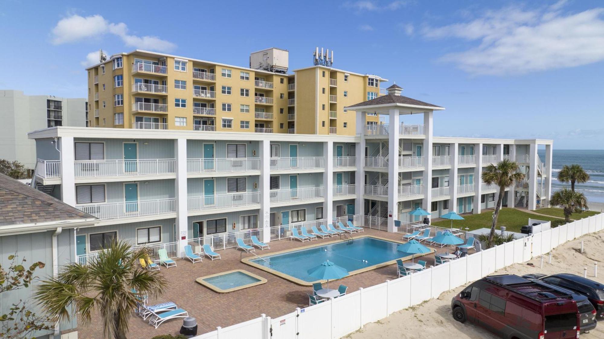 Coastal Waters 107 - A Studio Poolside Retreat Нью-Смирна-Бич Экстерьер фото